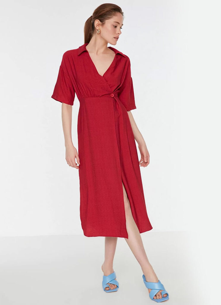Imagem de vestido vermelho combina com qual cor de sapato