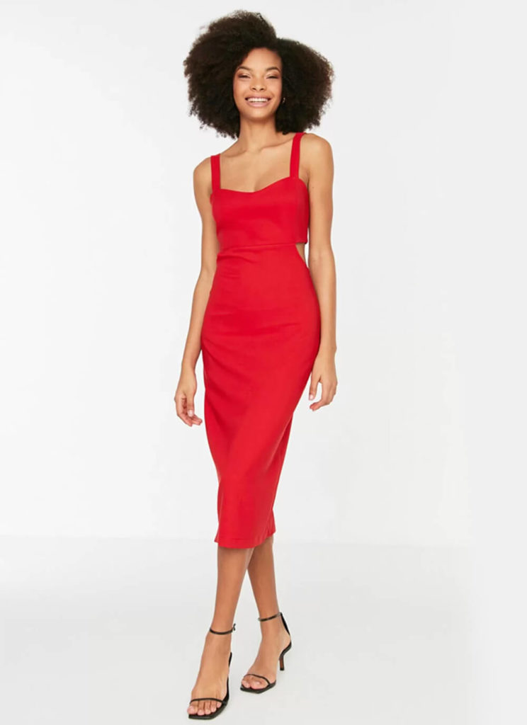 Imagem de vestido vermelho combina com qual cor de sapato